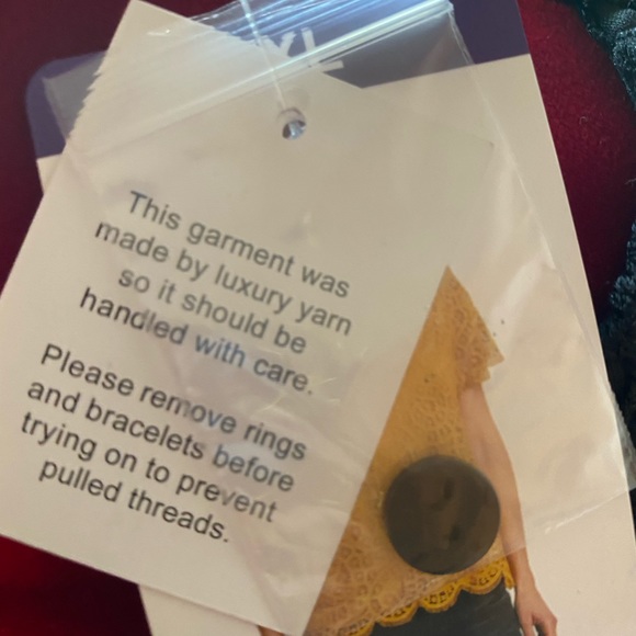 🌑Lace eyelet overlay🌑  Ladies Blouse  NWT - Picture 3 of 12